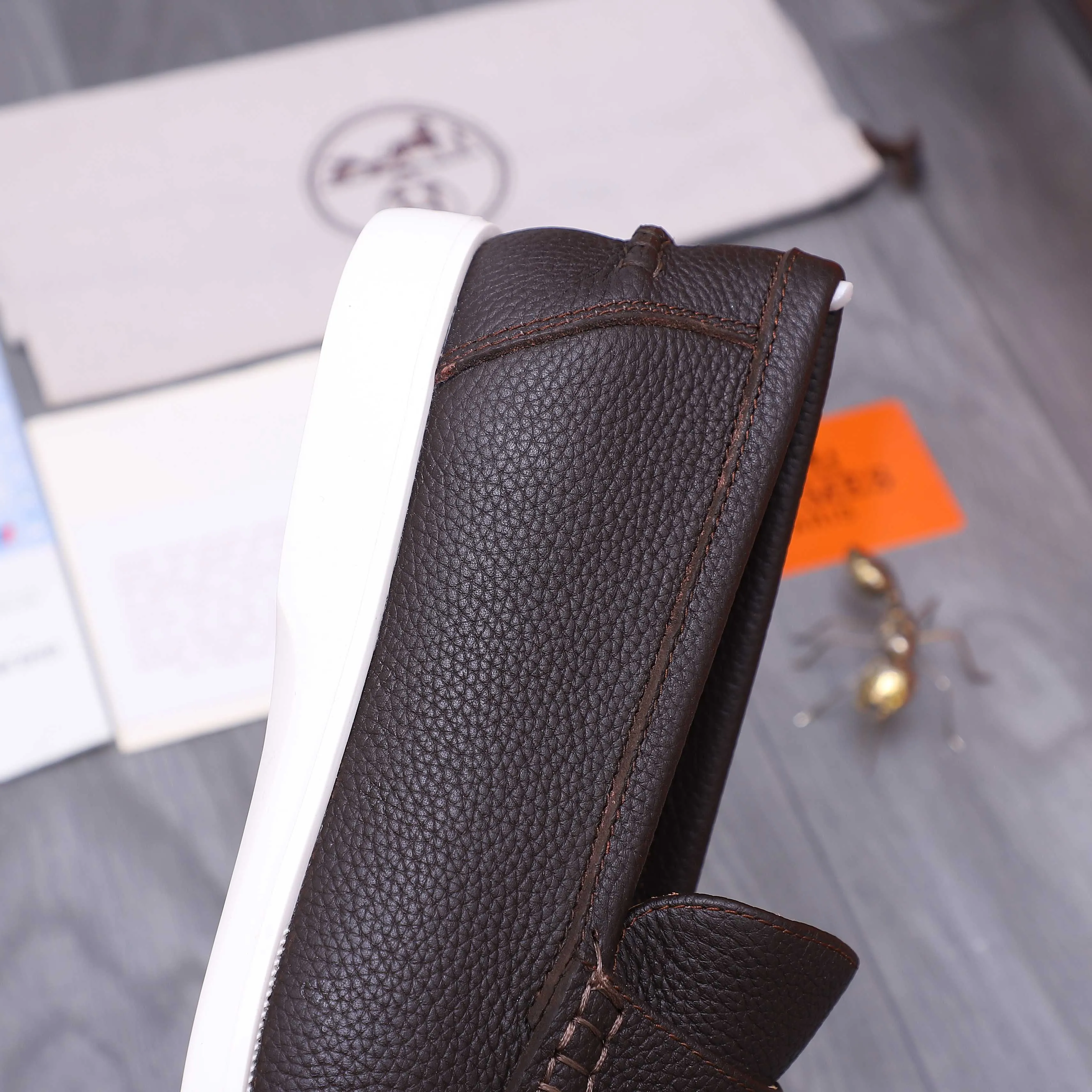 Men's shoes 💰p560 Product trademark: HERMES "Hermes" casual slip-on men's shoes. Regular size: 38-46 (45.46 is custom-made and non-returnable) Product materials: Selected pebbled cowhide upper, cowhide lining, original foam rubber ultra-light sole